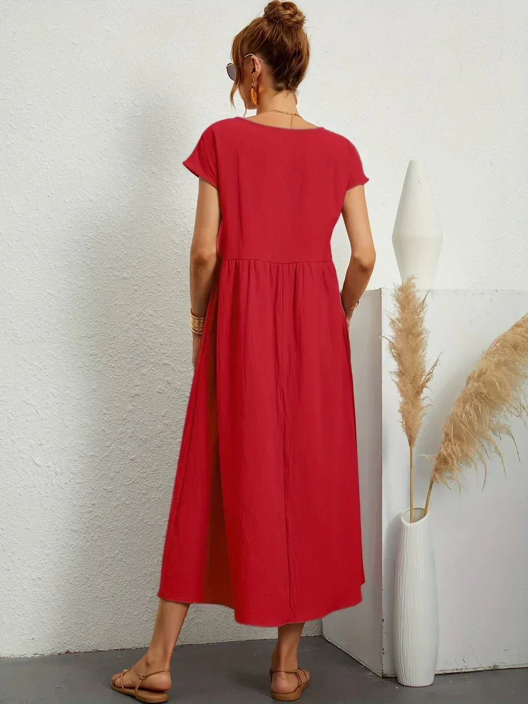 Gabrielle™ | A flowing midi dress with timeless elegance