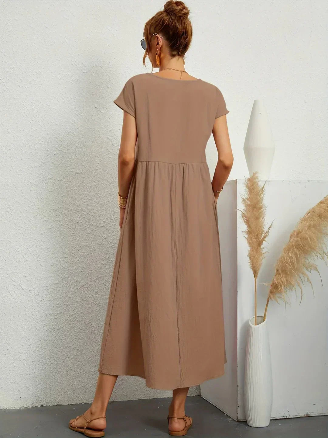 Gabrielle™ | A flowing midi dress with timeless elegance