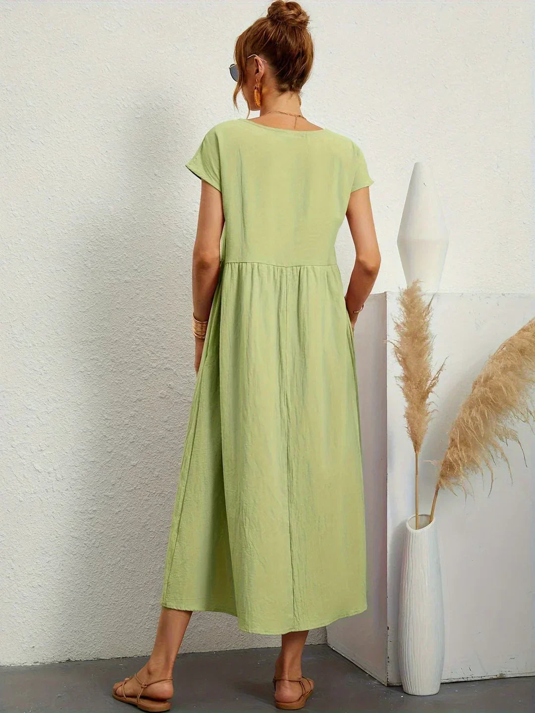 Gabrielle™ | A flowing midi dress with timeless elegance