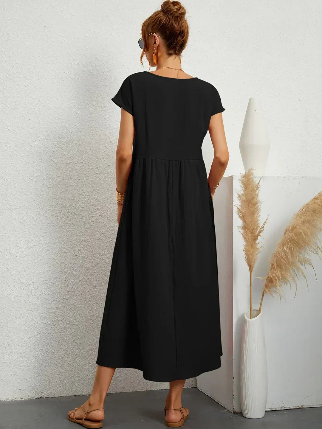 Gabrielle™ | A flowing midi dress with timeless elegance