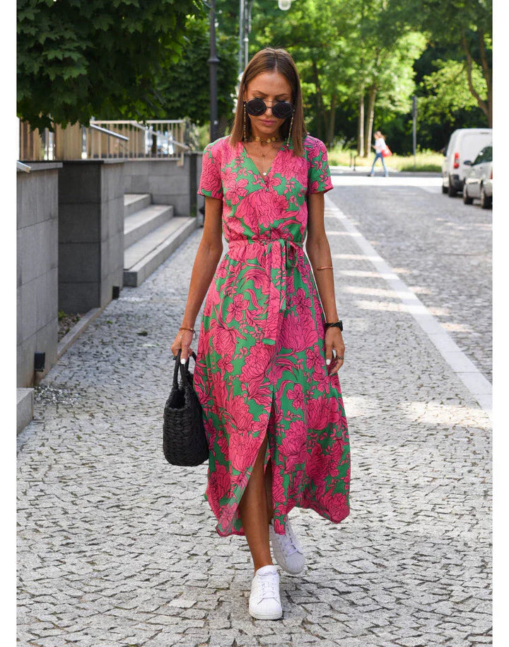 Julia | An elegant V-neck dress with a figure-hugging cut