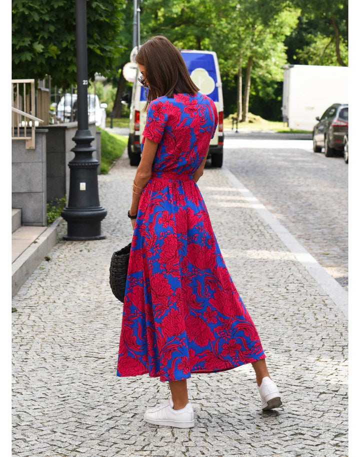 Julia | An elegant V-neck dress with a figure-hugging cut