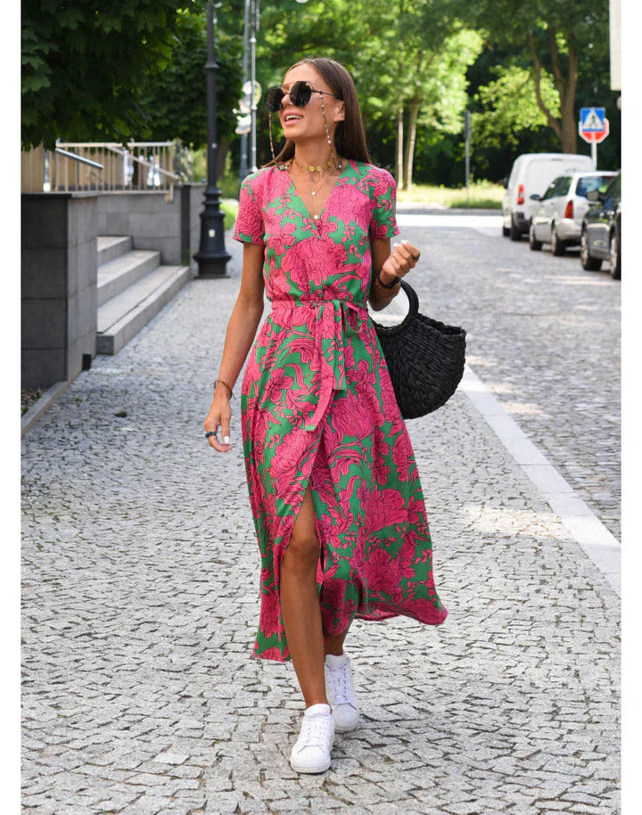 Julia | An elegant V-neck dress with a figure-hugging cut