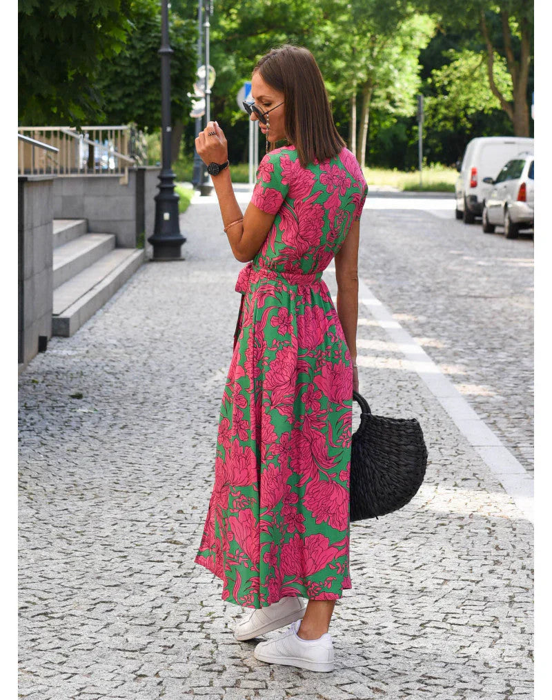 Julia | An elegant V-neck dress with a figure-hugging cut