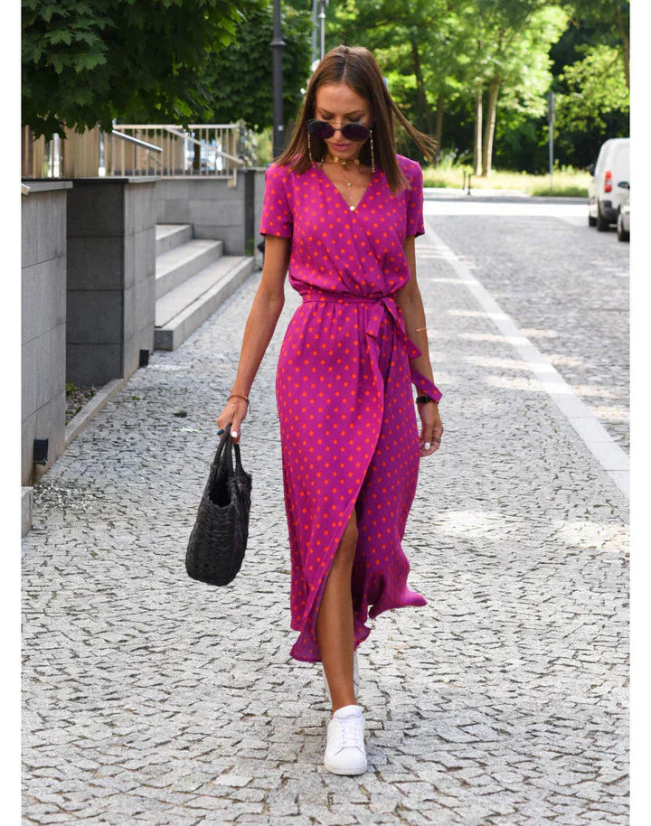 Julia | An elegant V-neck dress with a figure-hugging cut