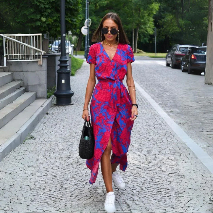 Julia | An elegant V-neck dress with a figure-hugging cut