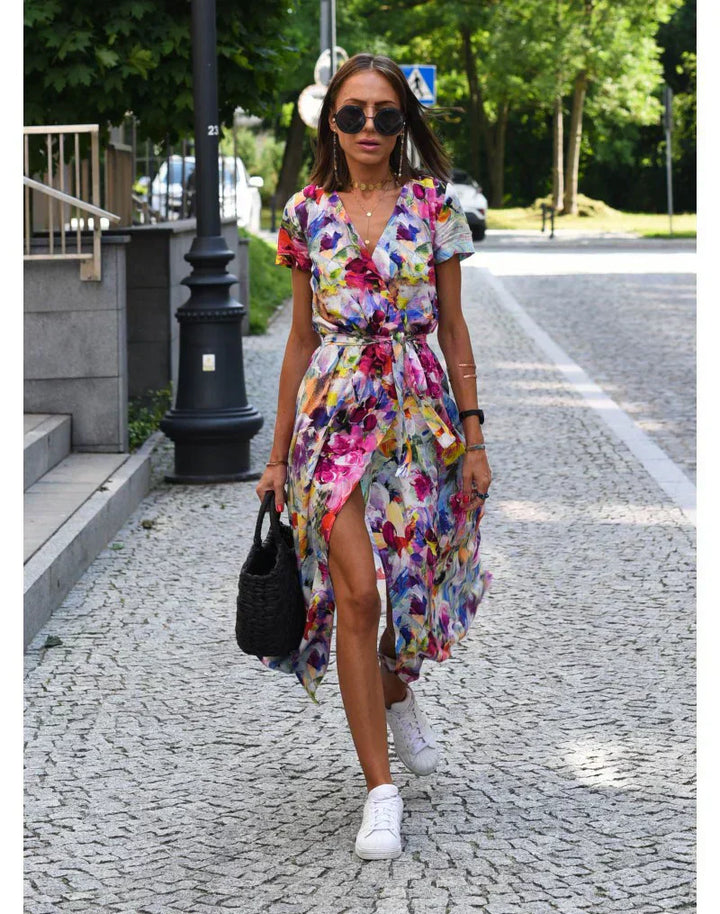 Julia | An elegant V-neck dress with a figure-hugging cut