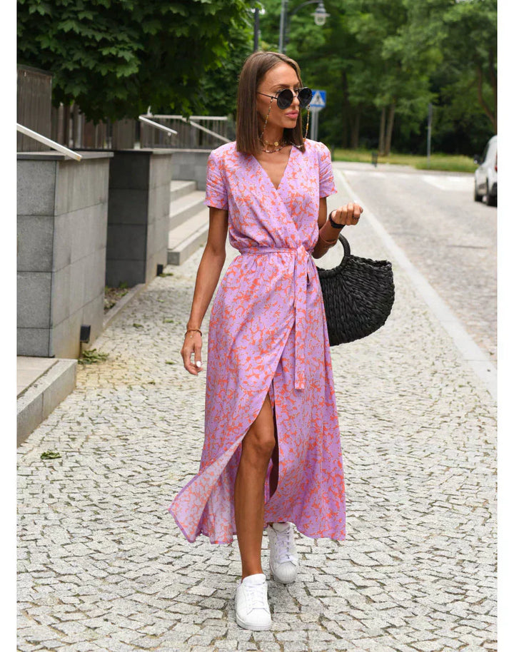 Julia | An elegant V-neck dress with a figure-hugging cut
